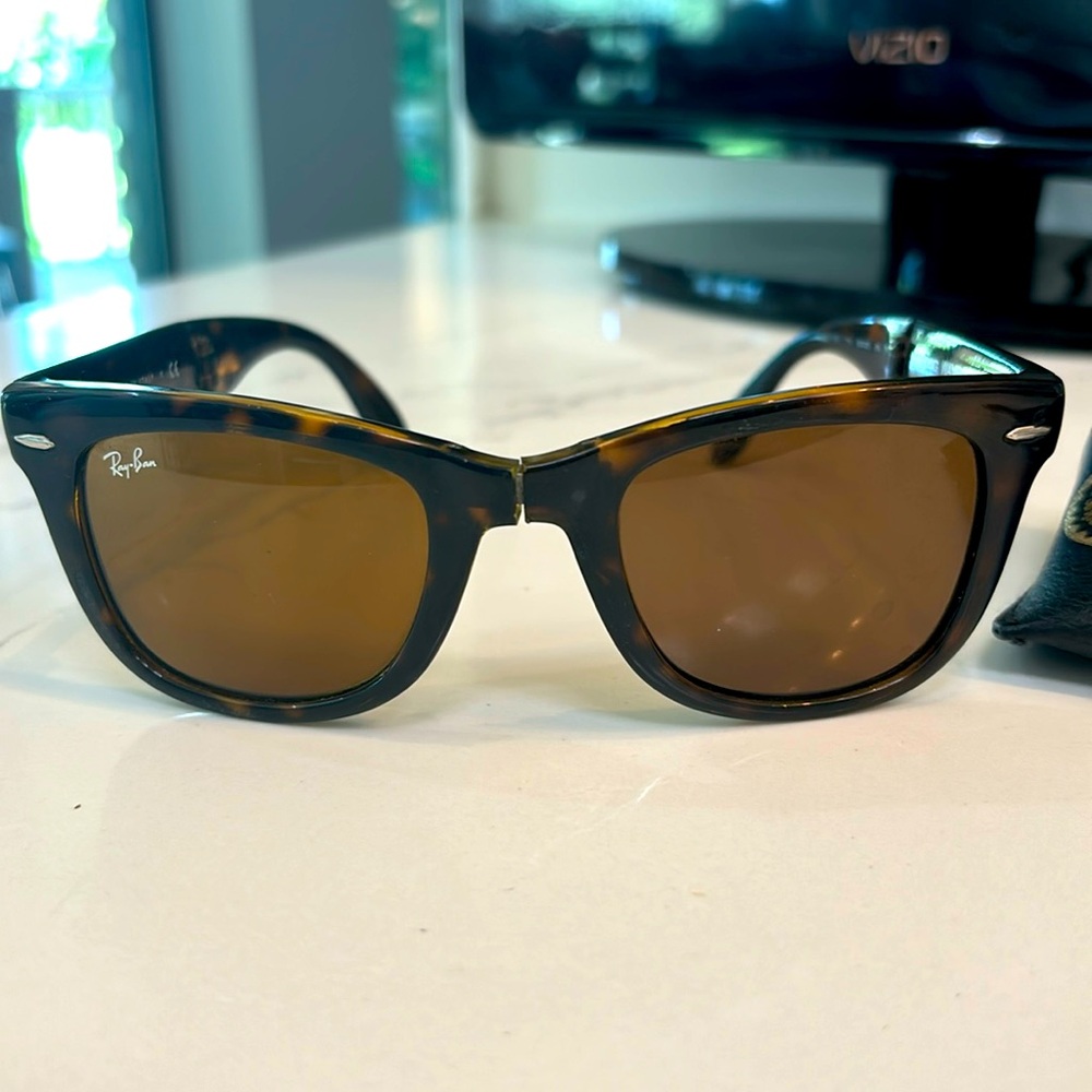 Rayna Wayfarer Folding Sunglasses